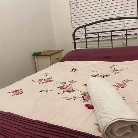 London Rooms With Free Parking 134 埃奇韦尔 外观 照片