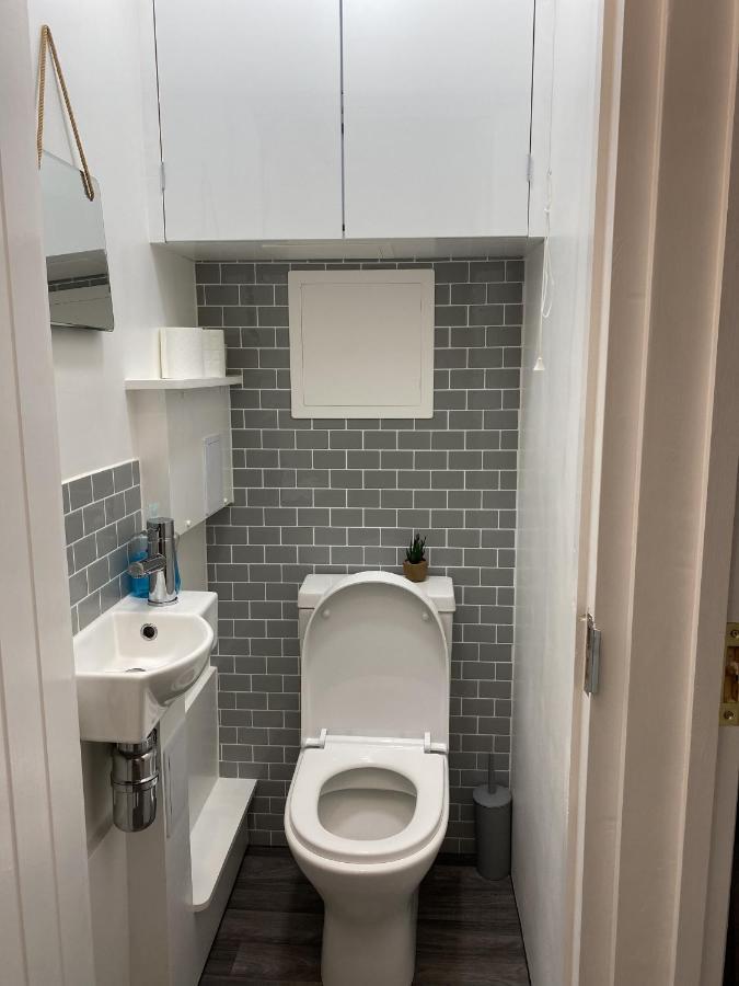 London Rooms With Free Parking 134 埃奇韦尔 外观 照片
