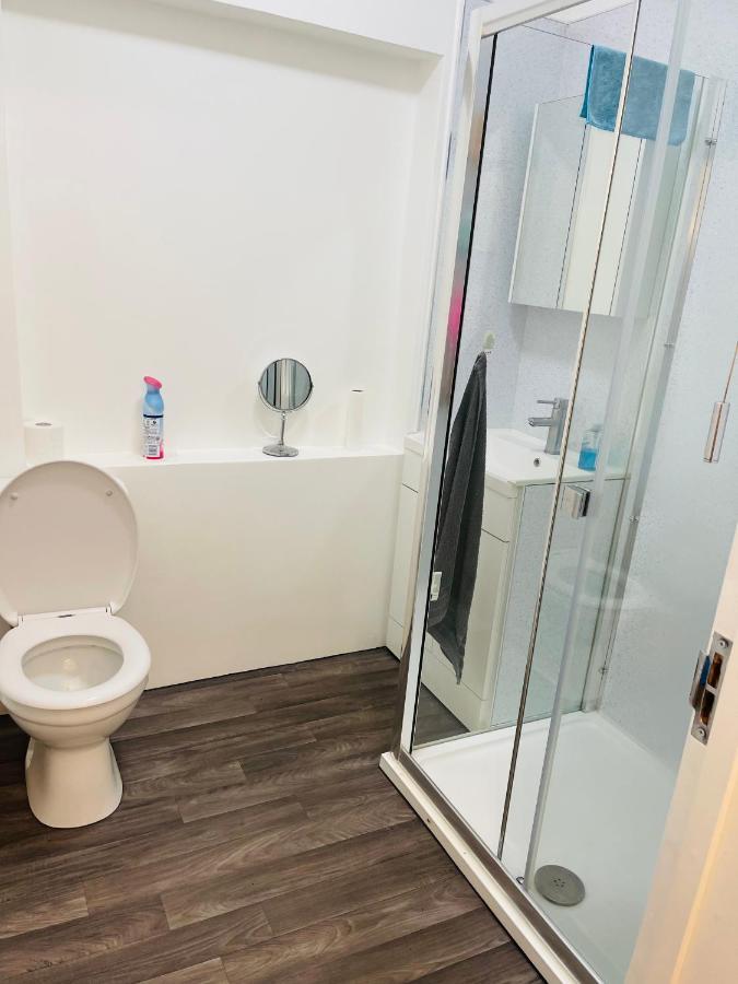 London Rooms With Free Parking 134 埃奇韦尔 外观 照片