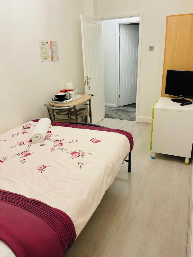 London Rooms With Free Parking 134 埃奇韦尔 外观 照片