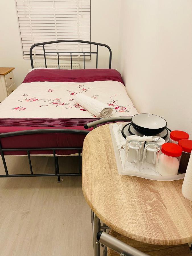 London Rooms With Free Parking 134 埃奇韦尔 外观 照片