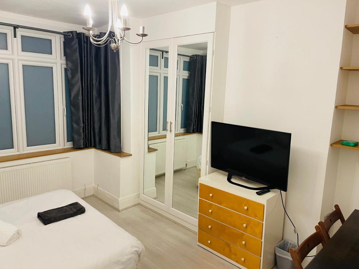 London Rooms With Free Parking 134 埃奇韦尔 外观 照片
