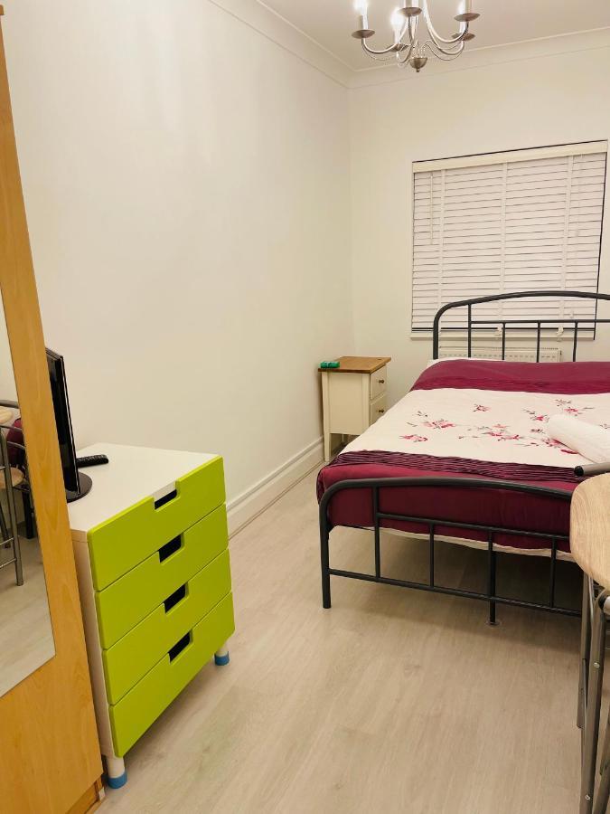 London Rooms With Free Parking 134 埃奇韦尔 外观 照片