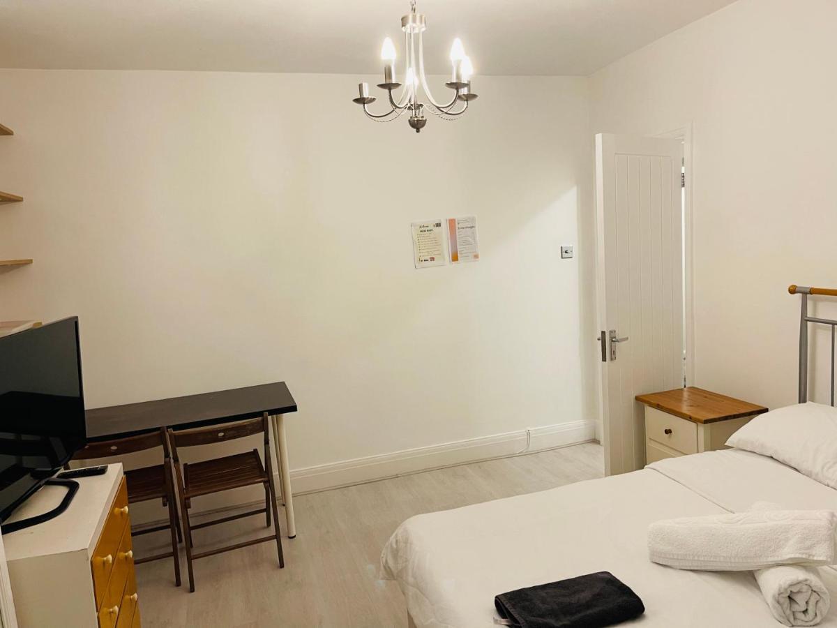 London Rooms With Free Parking 134 埃奇韦尔 外观 照片