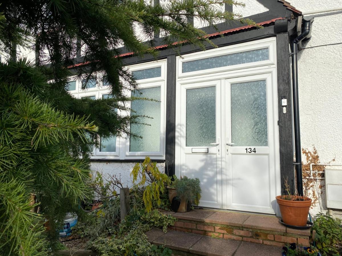 London Rooms With Free Parking 134 埃奇韦尔 外观 照片